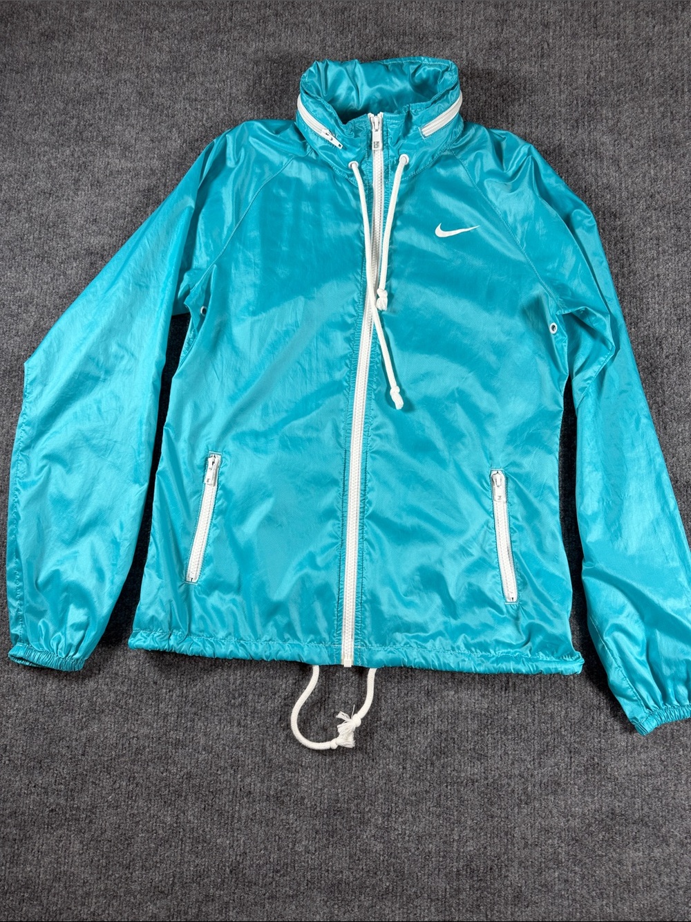 Nike Women's Vibrant Teal Blue Multi-Pocket Hooded Windbreaker Jacket